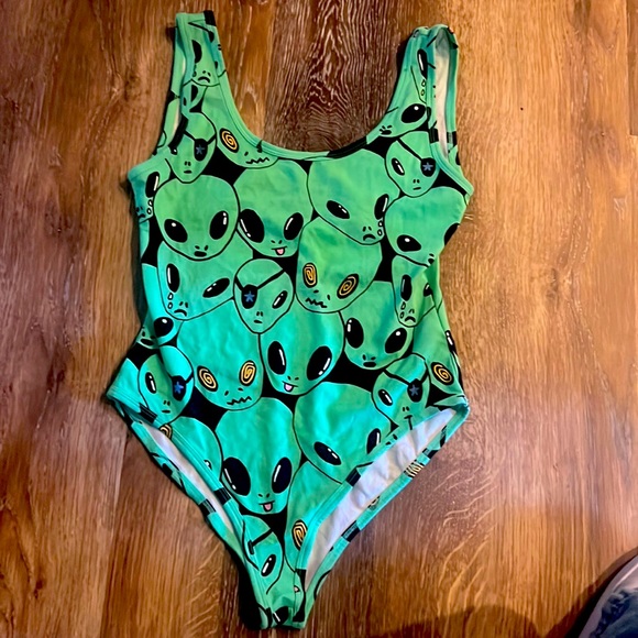 Forever 21 Tops - Forever 21 Whimsical Body Suit.
